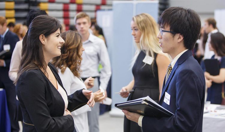 Nak Cari Kerja Di Career Fair? Ini Tips Untuk Anda Dapat Tawaran