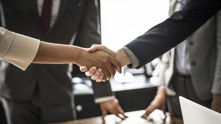 10 Body Language Semasa Temuduga Yang Dapat Meyakinkan Diri Calon