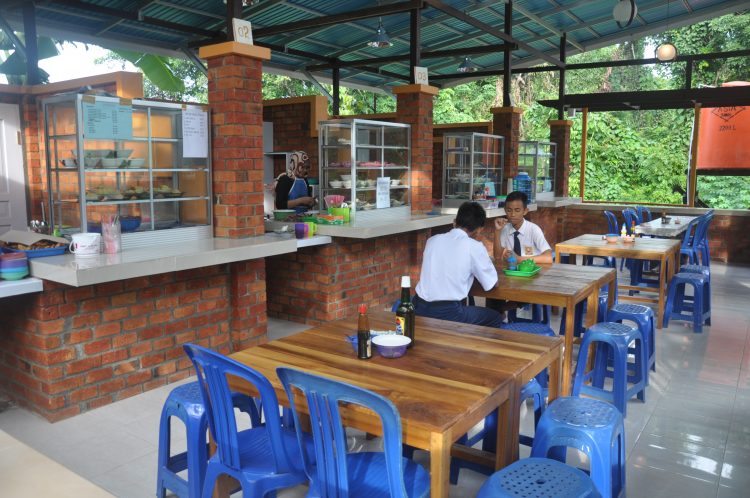 Guru Jual Makanan Kepada Murid Boleh Kena Tindakan Tatatertib & Dibuang Kerja